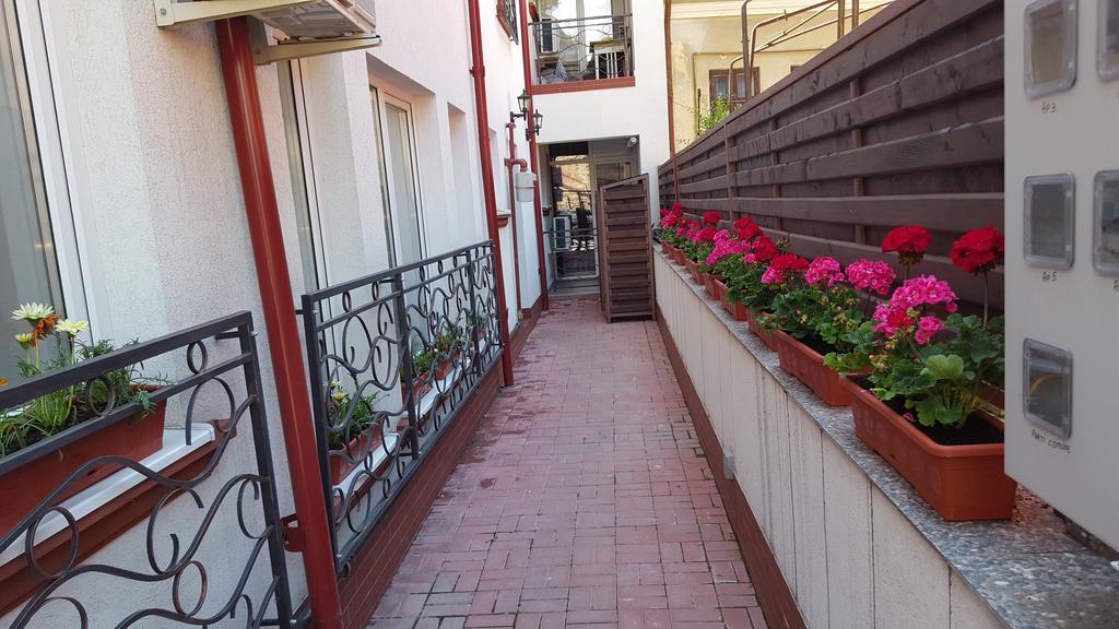 Garsoniere Dinu Bucareste Exterior foto